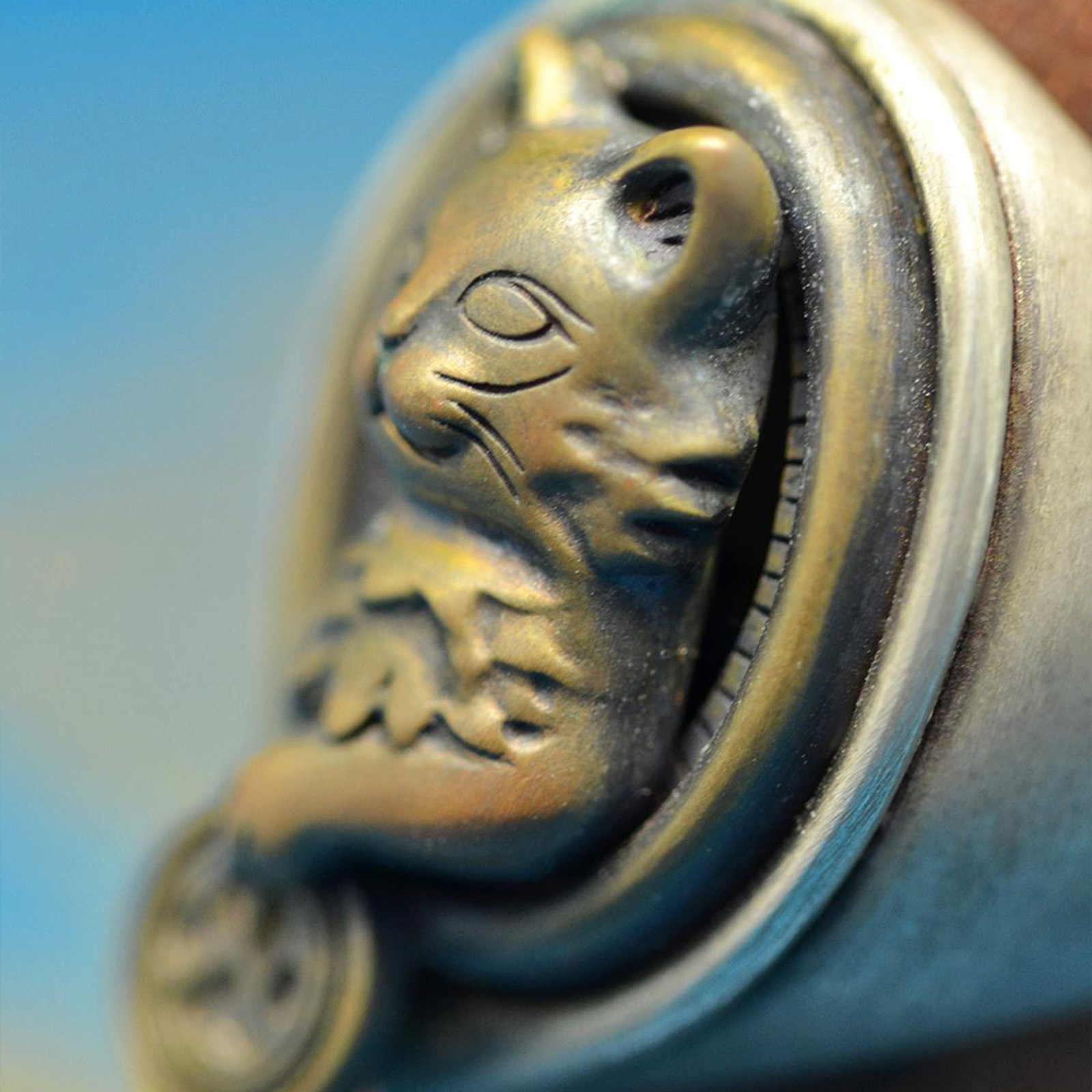 男爵の猫リング｜守り神のように佇む猫のリング（silver925・k18・真鍮）の画像