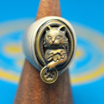 男爵の猫リング｜守り神のように佇む猫のリング（silver925・k18・真鍮）の画像