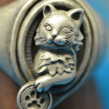男爵の猫リング｜守り神のように佇む猫のリング（silver925・k18・真鍮）の画像