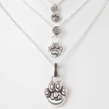 猫の肉球ペンダント｜子猫・母猫・父猫の3サイズ｜シルバー925｜家族のように選べるアクセサリーの画像