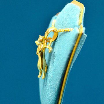 ニケの羽をもらった猫の画像