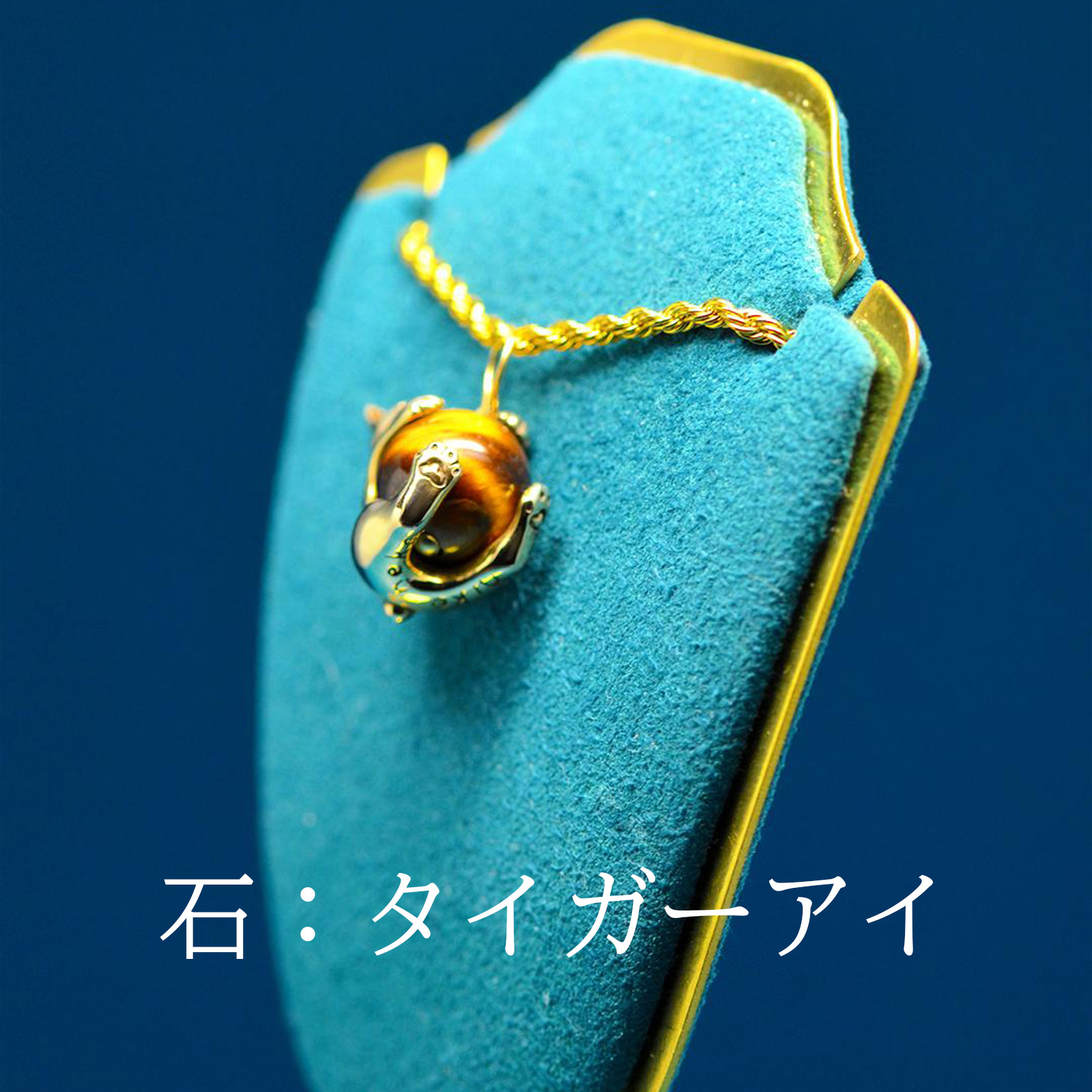 10mmの天然石を抱っこする仔猫トップの画像