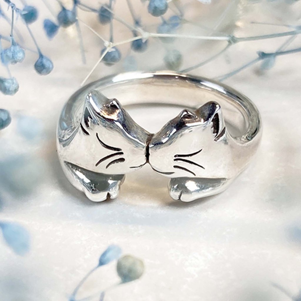 鼻でKISSする猫リング｜指先で触れる距離のシルバーアクセサリー（silver925）の画像