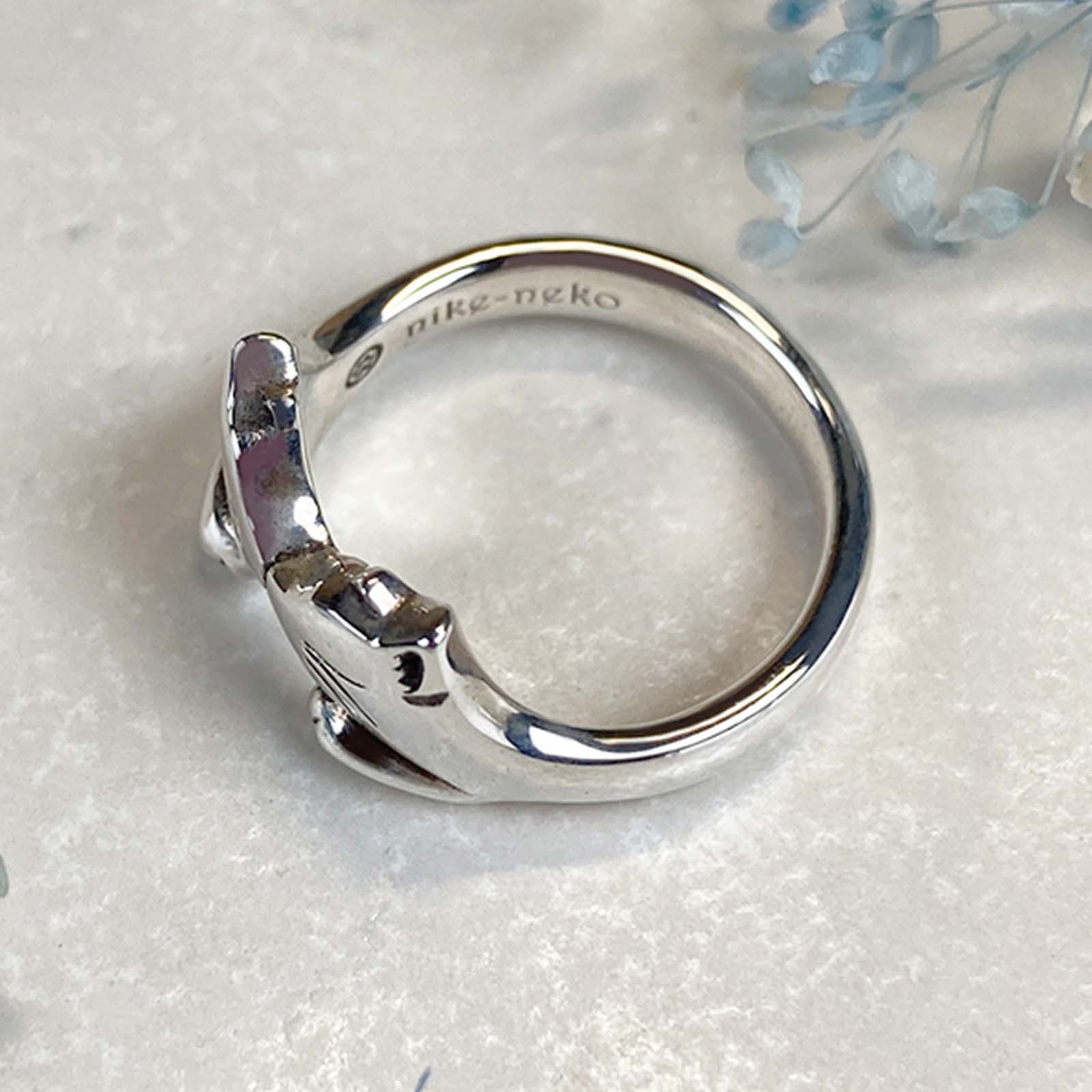 鼻でKISSする猫リング｜指先で触れる距離のシルバーアクセサリー（silver925）の画像