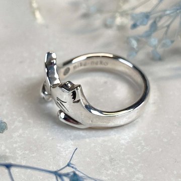 鼻でKISSする猫リング｜指先で触れる距離のシルバーアクセサリー（silver925）の画像