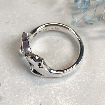 鼻でKISSする猫リング｜指先で触れる距離のシルバーアクセサリー（silver925）の画像