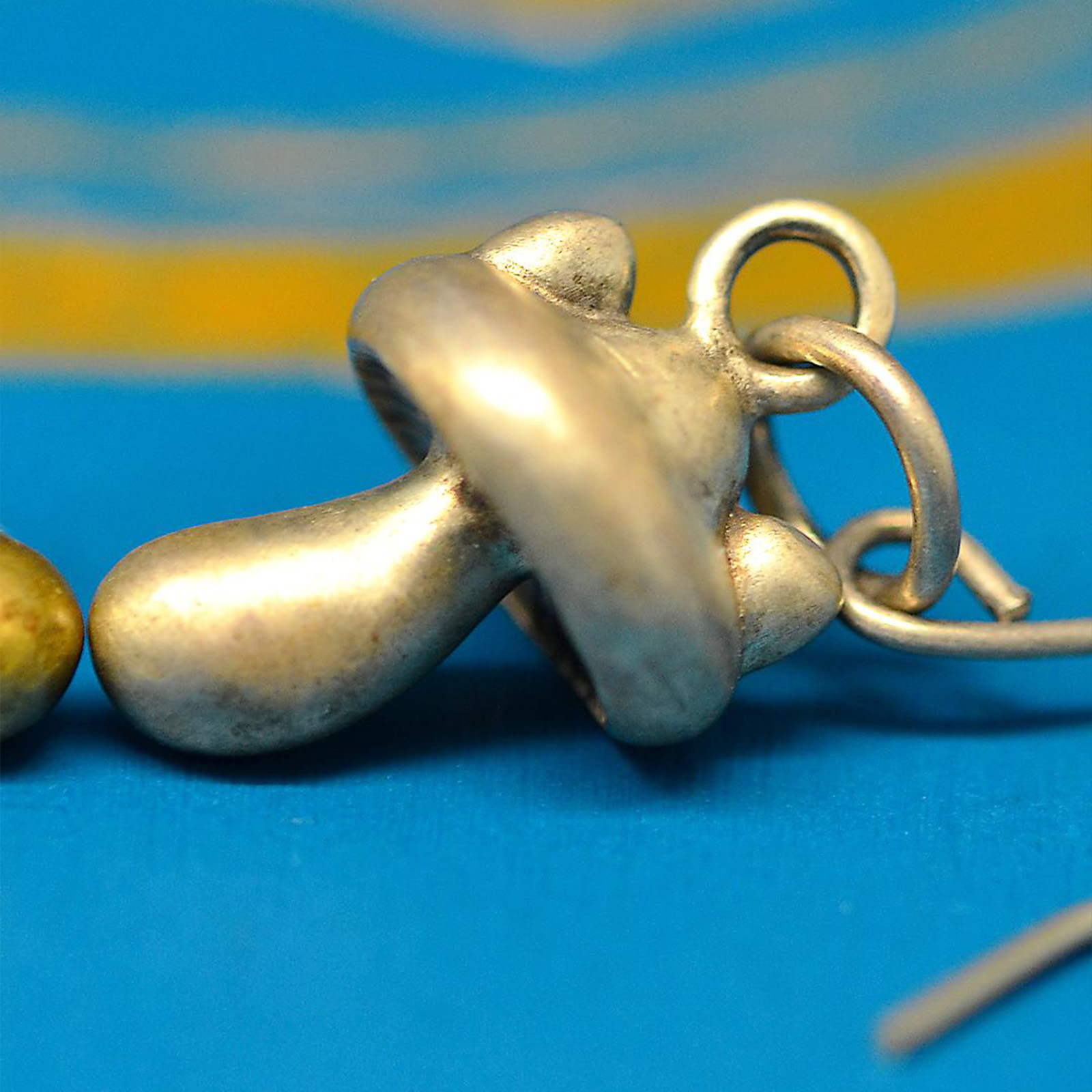 きのこ猫 ピアスチャーム｜silver925・真鍮｜猫好きのためのハンドメイドアクセサリーの画像