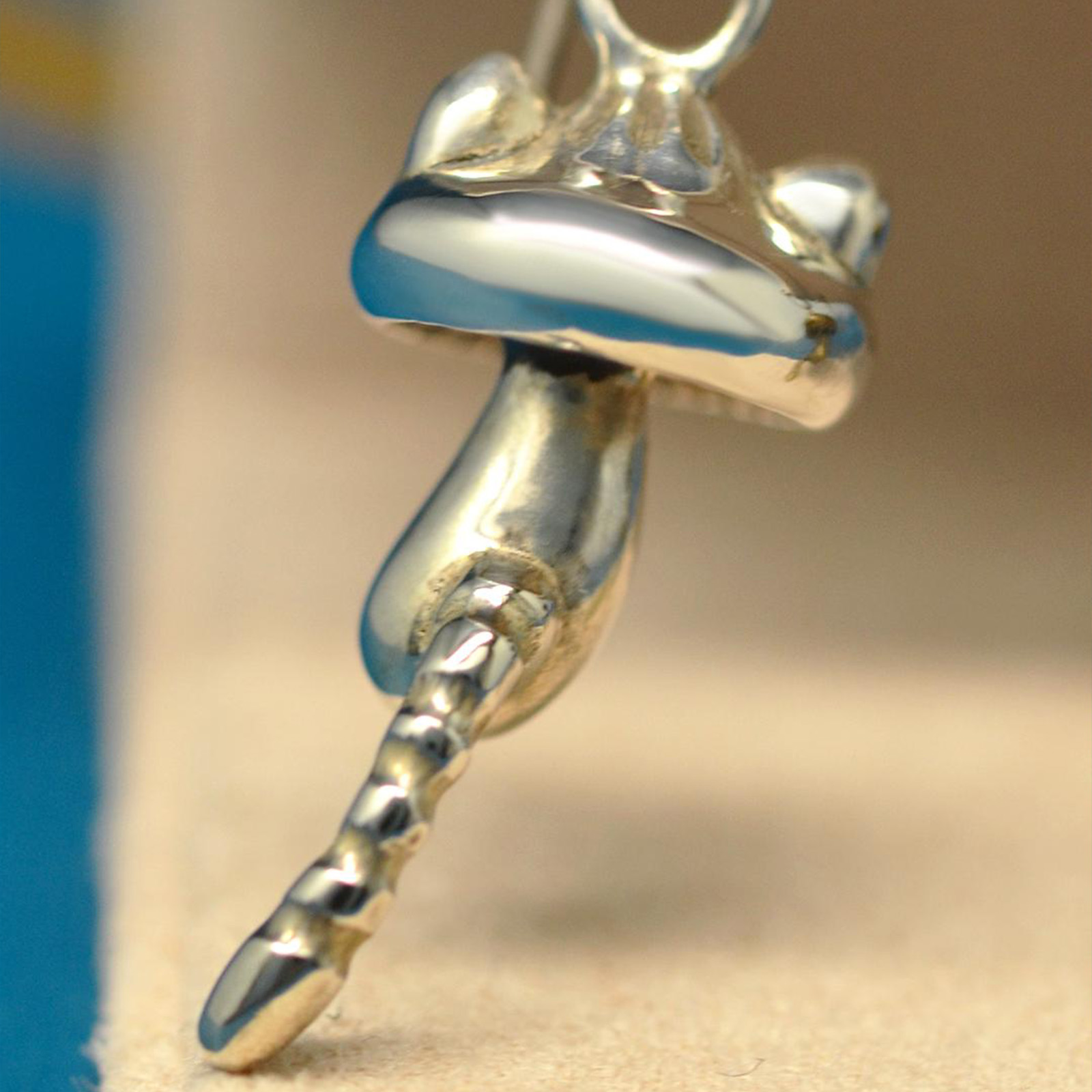きのこ猫 ピアスチャーム｜silver925・真鍮｜猫好きのためのハンドメイドアクセサリーの画像