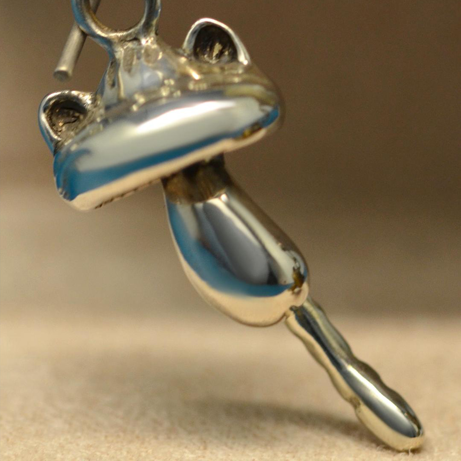 きのこ猫 ピアスチャーム｜silver925・真鍮｜猫好きのためのハンドメイドアクセサリーの画像