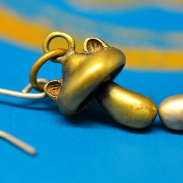 きのこ猫 ピアスチャーム｜silver925・真鍮｜猫好きのためのハンドメイドアクセサリーの画像