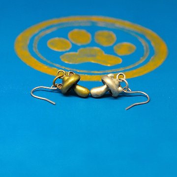 きのこ猫 ピアスチャーム｜silver925・真鍮｜猫好きのためのハンドメイドアクセサリーの画像