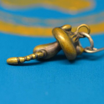 きのこ猫 ピアスチャーム｜silver925・真鍮｜猫好きのためのハンドメイドアクセサリーの画像