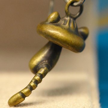 きのこ猫 ピアスチャーム｜silver925・真鍮｜猫好きのためのハンドメイドアクセサリーの画像
