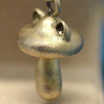 きのこ猫 ピアスチャーム｜silver925・真鍮｜猫好きのためのハンドメイドアクセサリーの画像
