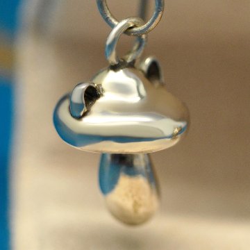 きのこ猫 ピアスチャーム｜silver925・真鍮｜猫好きのためのハンドメイドアクセサリーの画像