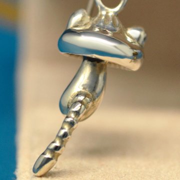 きのこ猫 ピアスチャーム｜silver925・真鍮｜猫好きのためのハンドメイドアクセサリーの画像