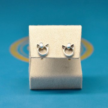 輪っかねこのピアスの画像