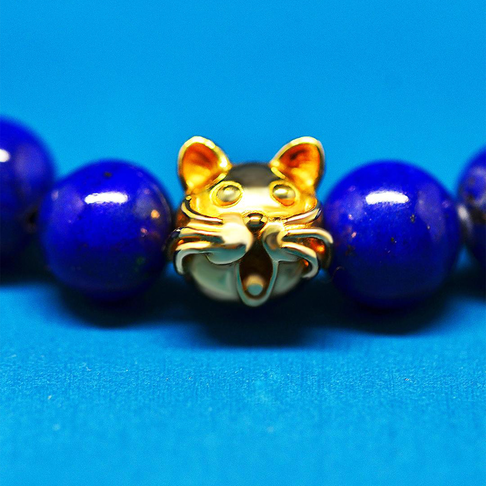 18金の８mm猫顔と8mmラピスラズリ（濃い色セレクト）の画像