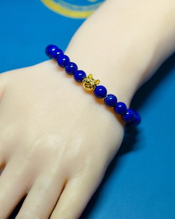 18金の８mm猫顔と8mmラピスラズリ（濃い色セレクト）の画像