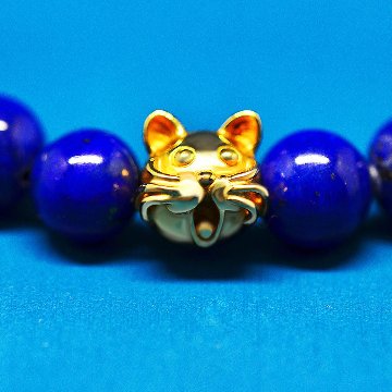 18金の８mm猫顔と8mmラピスラズリ（濃い色セレクト）の画像