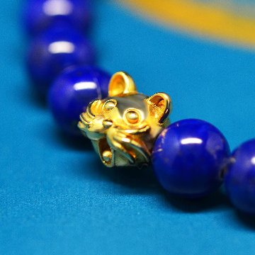 18金の８mm猫顔と8mmラピスラズリ（濃い色セレクト）の画像