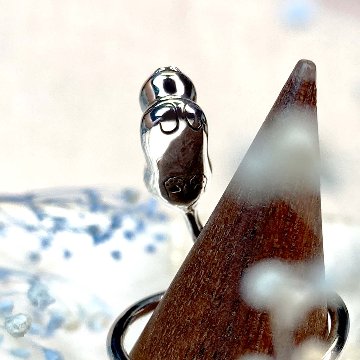 指の上で寝ちゃう香箱猫リング（フリーサイズ）の画像