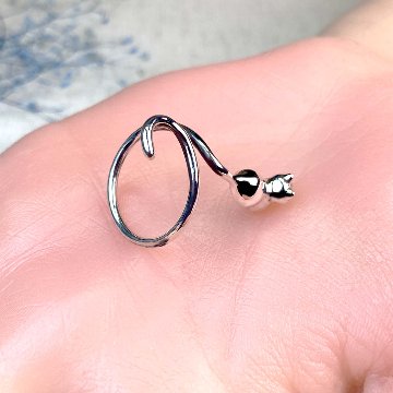 指の上で寝ちゃう香箱猫リング（フリーサイズ）の画像