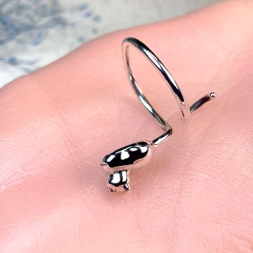 指の上で寝ちゃう香箱猫リング（フリーサイズ）の画像