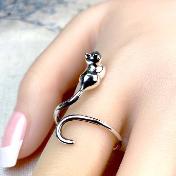 指の上で寝ちゃう香箱猫リング（フリーサイズ）の画像