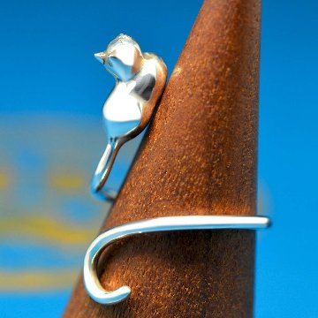 指の上で寝ちゃう香箱猫リング（フリーサイズ）の画像