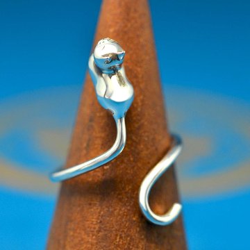 指の上で寝ちゃう香箱猫リング（フリーサイズ）の画像