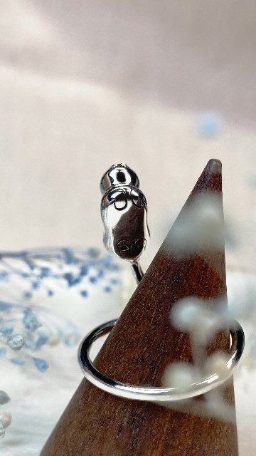 指の上で寝ちゃう香箱猫リング（フリーサイズ）の画像