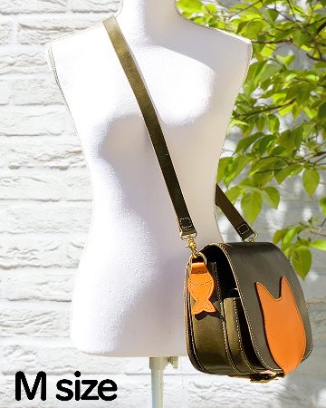 Cat's face on bag /M サイズ・本体緑、猫とお魚ナチュラル色（展示品）（最後の１つ）の画像