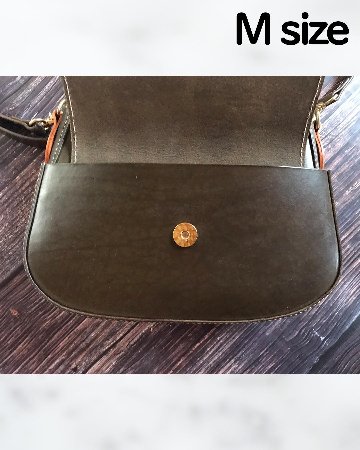 Cat's face on bag /M サイズ・本体緑、猫とお魚ナチュラル色（展示品）（最後の１つ）の画像