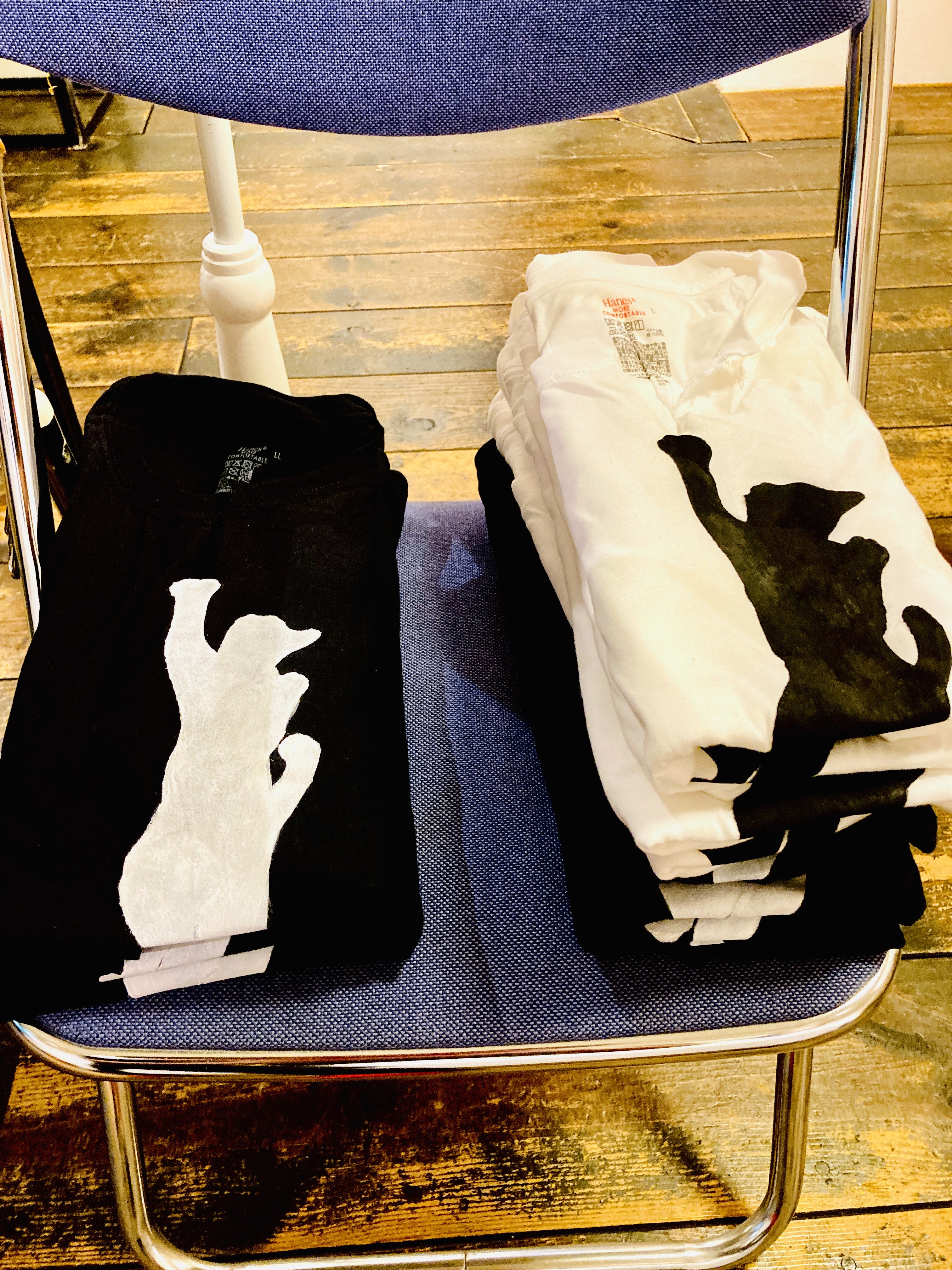 強制的VネックTシャツの画像