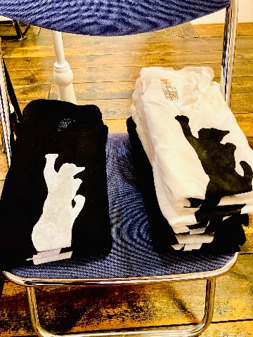 強制的VネックTシャツの画像