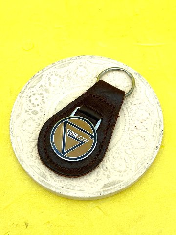 キーホルダー・GINETTA・ブラウンの画像