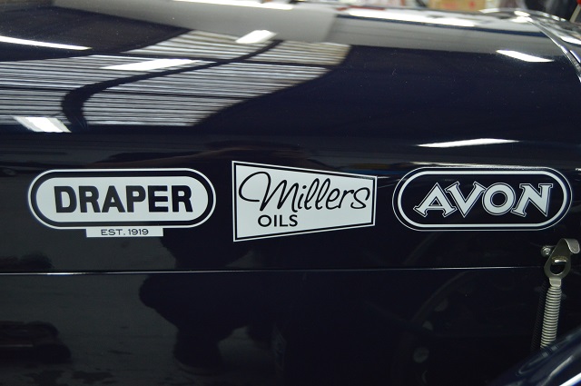 デカール左右セット・ボンネット 「3スポンサーズ」ホワイト・Super Sprintの画像