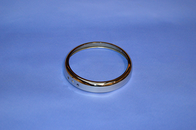 ヘッドライト・リム・5.75インチ・クロームの画像