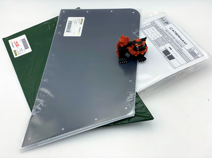 プロテクター、リアウィング・左右セット・カーボン・2010年式以降 (左右対称形状)の画像