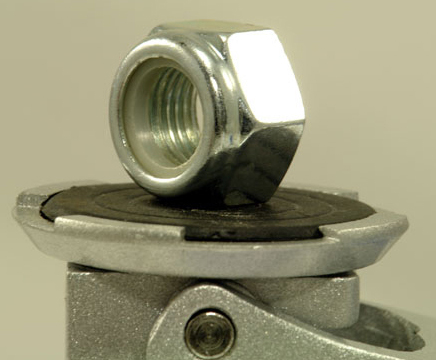 ナイロンナットの画像