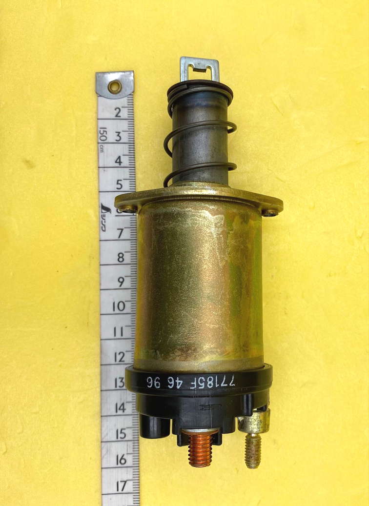 スターターソレノイド　12V　2穴マウントの画像