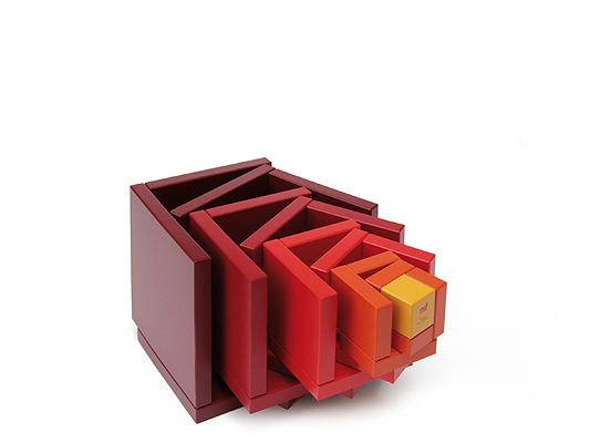 ネフ社　セラ　赤　naef　Cella rot 【国産木箱＋パターンブック付き】正規輸入品の画像