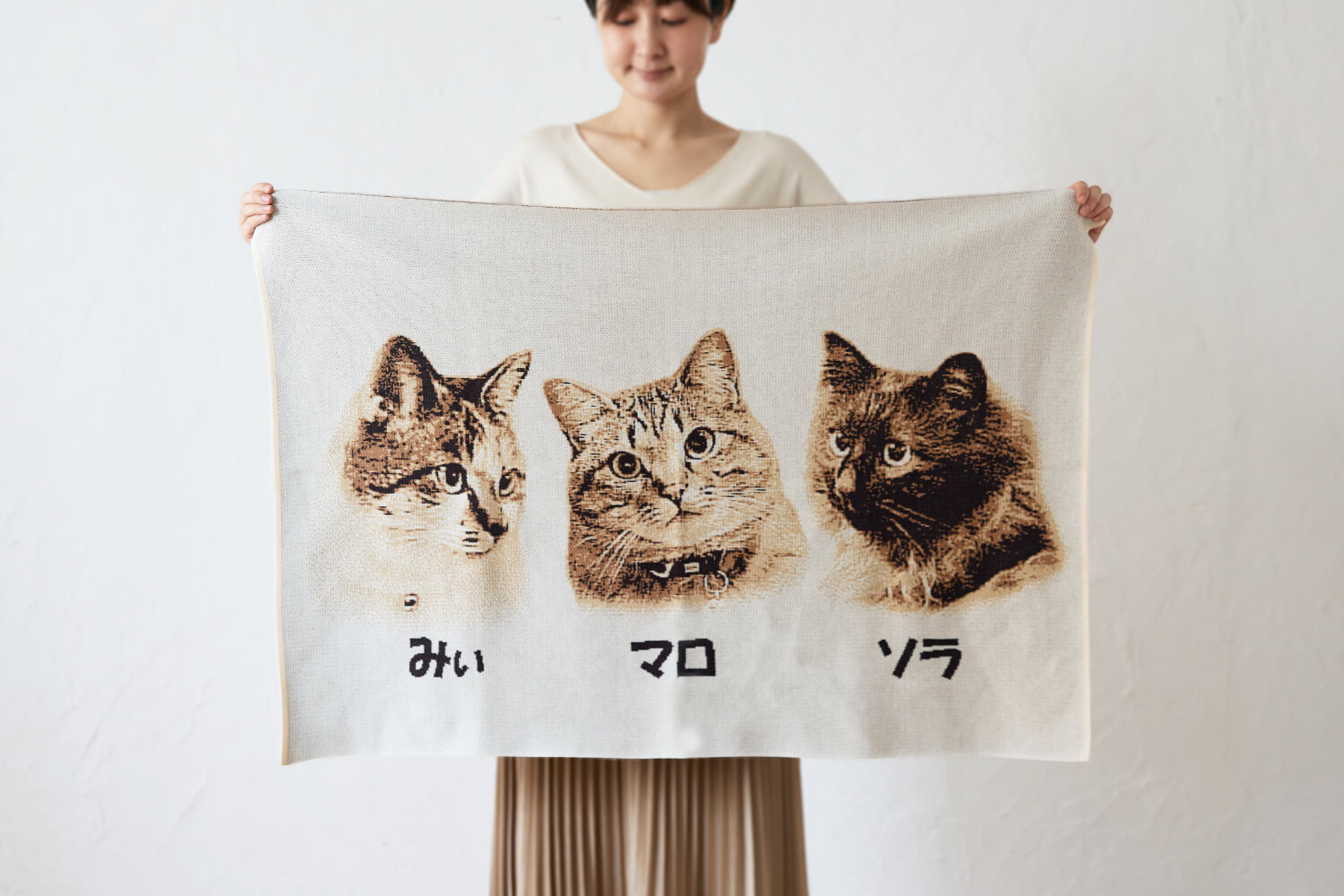 3匹の猫を編み込んだ4色編み込みブランケット