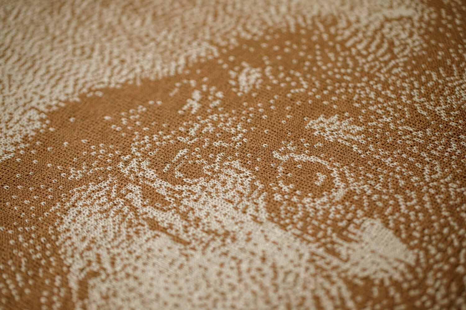 編み込みストール ブラウンの画像