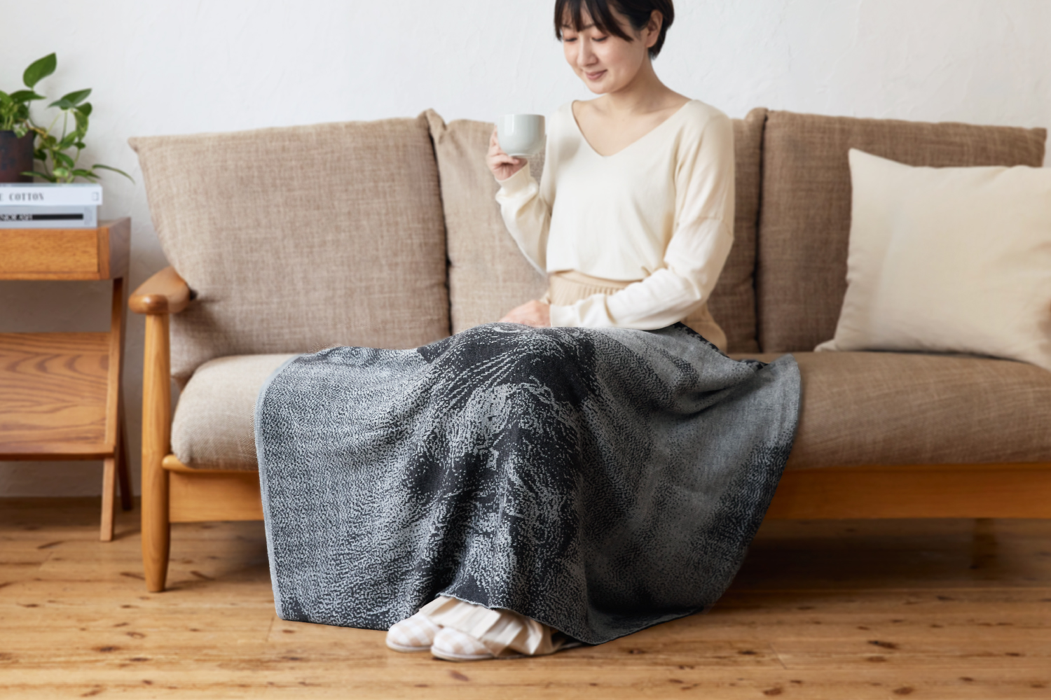 編み込みストール グレーの画像