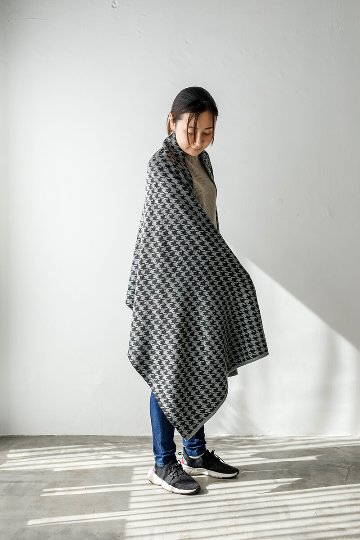 編み込みストール グレーの画像