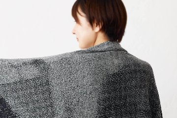 編み込みストール グレーの画像