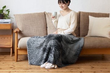 編み込みストール グレーの画像