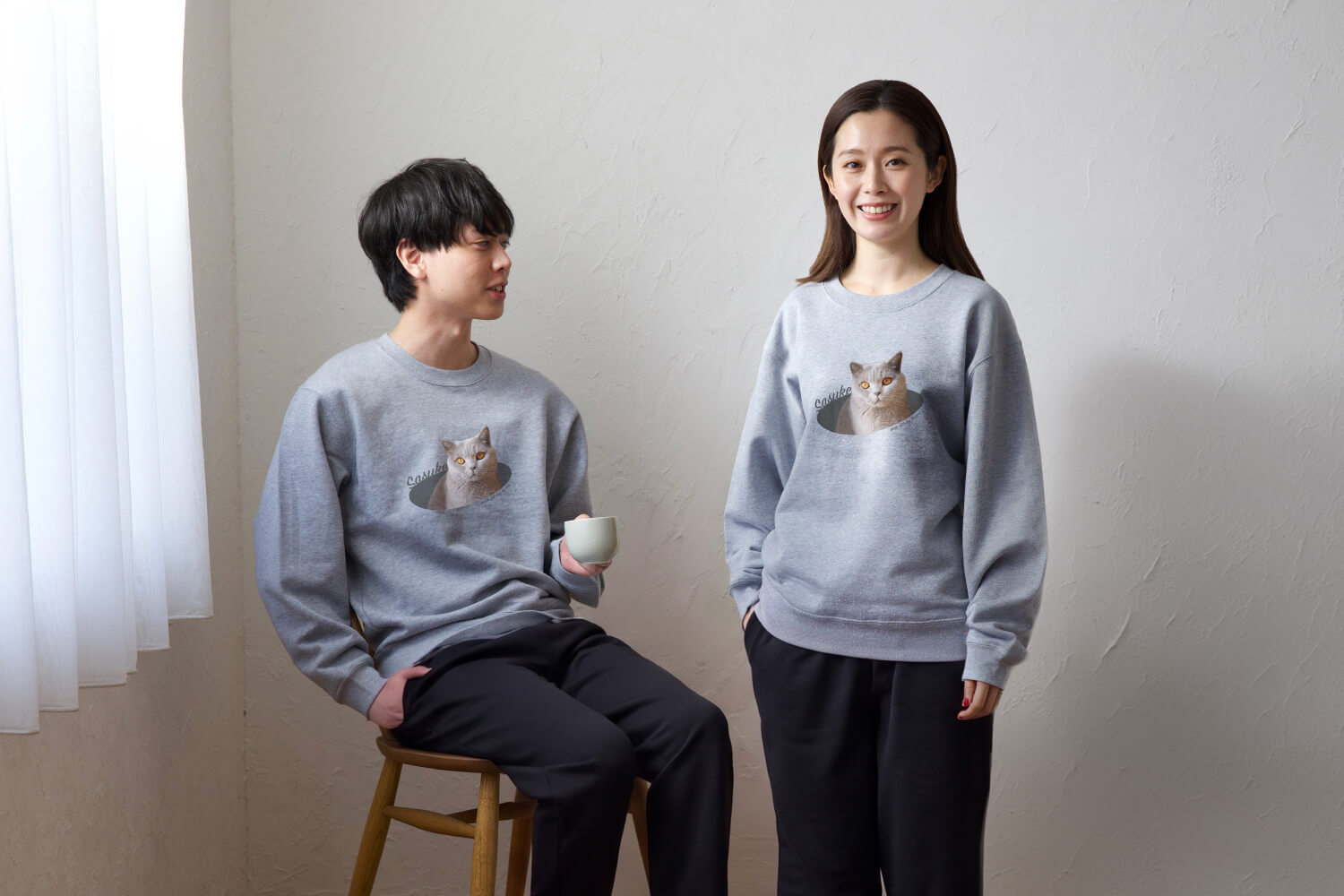 ペアスウェット ひょっこりデザインの画像